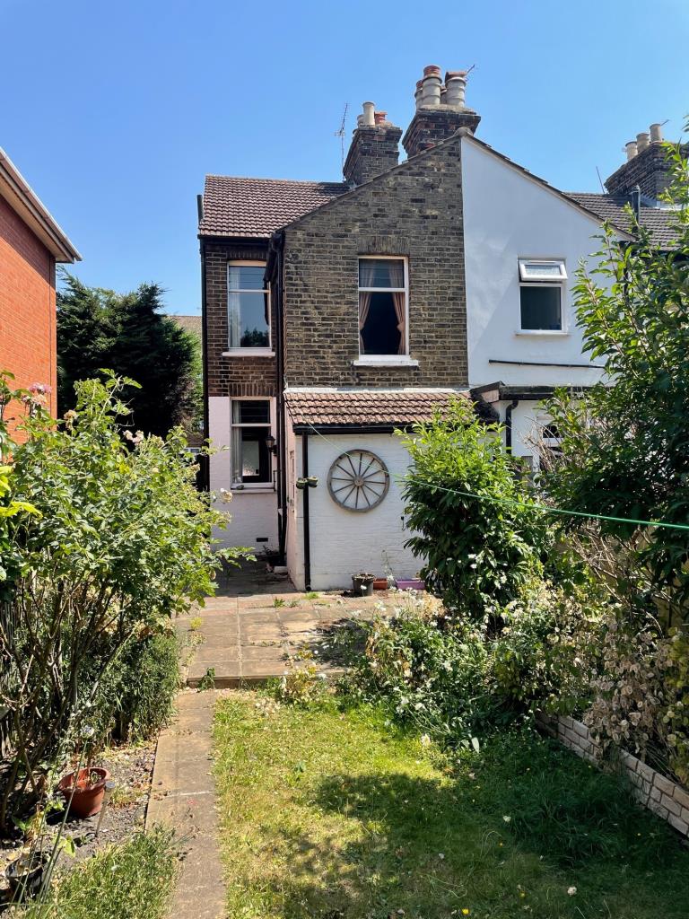 Lot: 127 - END-TERRACE HOUSE FOR IMPROVEMENT -